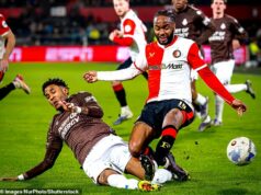 Jack Grealish skočil na obranu Raheema Sterlinga po „hlúpom“ účte na Instagrame, podľa ktorého nový chlapec Feyenoordu vyzeral ako „Bambi na ľade“ počas svojho prvého zápasu po deviatich mesiacoch Raheem Sterling (vpravo) debutoval za Feyenoord v nedeľu a dostal určitú kritiku