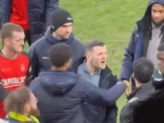 Jack Wilshere je odtiahnutý svojimi hráčmi Lutonu, keď nahnevaná bývalá hviezda Arsenalu čelí fanúšikom Hatters po tom, čo skandujú, že jeho strana je „trápna“ po strate bodov v postupových pretekoch Jack Wilshere musel byť odvlečený preč od vlastných fanúšikov po tom, čo jeho Lutonská strana remizovala s Burtonom
