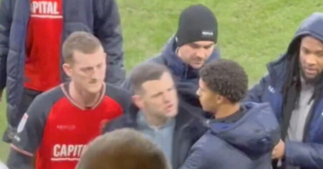 Jacka Wilshera museli odtiahnuť od fanúšikov Luton Town