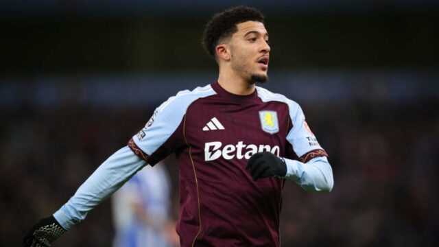 Jadon Sancho obchádza otázku o legende Liverpoolu počas parížskeho rande so Saweetie
