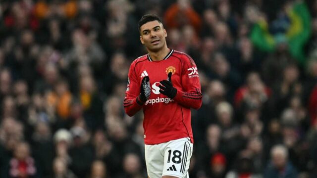 Jamie Carragher berie späť neslávne známy Casemiro a chce, aby hviezda Man United zaútočila na jeho väzňov
