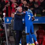 Jamie Carragher vyzýva Joseho Mourinha za pokryteckú kritiku osláv Viniciusa Jr.