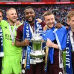 Hráči Leicestru oslavujú FA Cupom