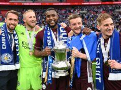 Jamie Vardy prosil o pomoc bojovníkom z druhej ligy svojho bývalého spoluhráča z Leicestru Hráči Leicestru oslavujú FA Cupom