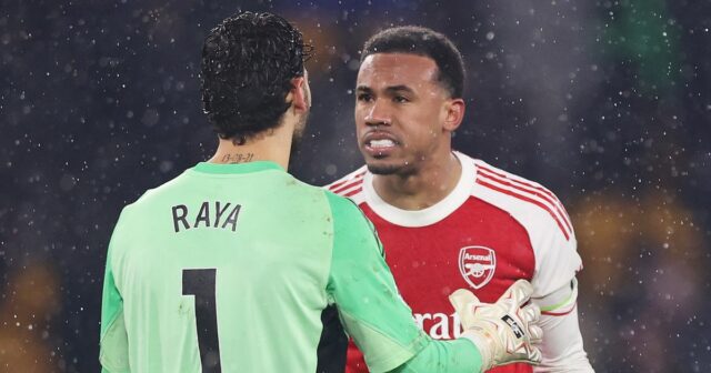 Arsenal smeruje k štvornásobnému druhému miestu po tom, čo Wolves tie rocks dúfajú v titul