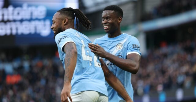 MANCHESTER, ANGLICKO - 24. JANUÁRA: Antoine Semenyo z Manchestru City oslavuje strelenie druhého gólu počas zápasu Premier League medzi Manchestrom City a Wolverhampton Wanderers na Etihad Stadium 24. januára 2026 v Manchestri v Anglicku. (Foto: Marc Atkins/Getty Images)