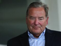 Jeff Stelling sa emocionálne vracia k starej úlohe niekoľko dní po prestávke v talkSPORT Riaditeľ Hartlepool United Jeff Stelling