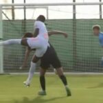 Jhon Duran oslavuje po strelení 4. gólu počas štvrťfinále AFC Ligy majstrov Elite - štvrťfinále medzi Yokohamou Marinosi a Al Nassrom.