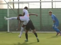 Jhon Duran opäť stráca a dostáva súpera do úzadia len pár minút po debute Jhon Duran oslavuje po strelení 4. gólu počas štvrťfinále AFC Ligy majstrov Elite - štvrťfinále medzi Yokohamou Marinosi a Al Nassrom.