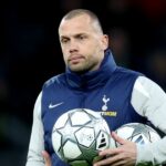 John Heitinga sa pozerá pred zápasom Tottenhamu