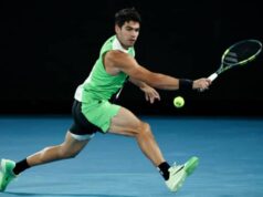 John McEnroe poukazuje na chybu Carlosa Alcaraza napriek zisku titulu na Australian Open Autor fotografie Lintao Zhang/Getty Images