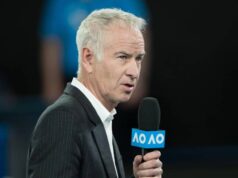 John McEnroe v zúrivom výbuchu na letisku hovorí mladému „fanúšikovi“, aby sa „s*al“. John McEnroe v zúrivom výbuchu na letisku hovorí mladému „fanúšikovi“, aby sa „s*al“.