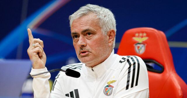 Jose Mourinho reaguje jedným slovom na senzačný návrat Realu Madrid LISABON, PORTUGALSKO - 8. FEBRUÁRA: Jose Mourinho Hlavný tréner SL Benfica počas zápasu Primeira Ligy medzi SL Benfica a FC Alverca na Estadio da Luz 8. februára 2026 v Lisabone v Portugalsku. (Foto Carlos Rodrigues/Getty Images)
