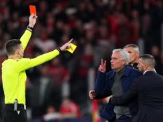 Jose Mourinho tvrdí, že dostal červenú kartu za obvinenie rozhodcu zo zaujatosti voči Realu Madrid Jose Mourinho tvrdí, že dostal červenú kartu za obvinenie rozhodcu zo zaujatosti voči Realu Madrid