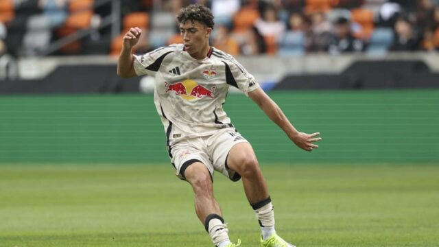 Julian Hall, Red Bulls sa snaží pokračovať v rýchlom štarte vs

