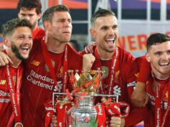 „Jurgen Klopp mi povedal, že už ma v Liverpoole nepotrebujú – cítil som sa odmietnutý“ Adam Lallana, James Milner, Jordan Henderson a Andrew Robertson s trofejou v Premier League