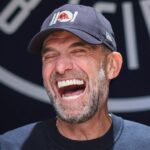 Jurgen Klopp sa smeje počas rozhovoru pre agentúru AFP v sídle RB Leipzig