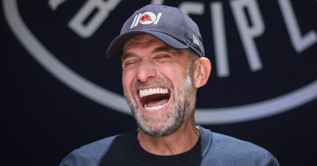 Jurgen Klopp sa smeje počas rozhovoru pre agentúru AFP v sídle RB Leipzig