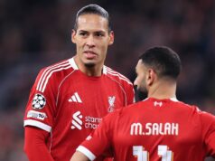 Kapitán Liverpoolu Virgil van Dijk dáva VEĽMI jasné pocity z prestupu Mohameda Salaha Virgil van Dijk z Liverpoolu a Mohamed Salah z Liverpoolu