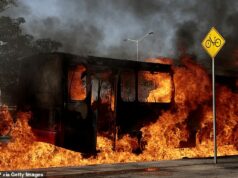 Kartelový chaos v Mexiku vyvoláva medzi fanúšikmi majstrovstiev sveta veľké obavy o bezpečnosť V celom mexickom štáte Jalisco vypukol chaos a niektorí turisti zostali uviaznutí