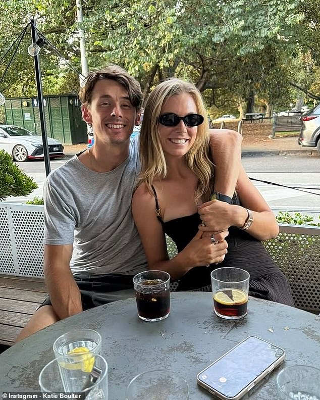 Katie Boulter a Alex de Minaur uviazli v chaose v Katie Boulter a Alex de Minaur uviazli v chaose v Mexiku, keď tenisový hlásateľ uteká a žiada hráčov, aby boli evakuovaní