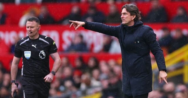 Thomas Frank počas zápasu Premier League medzi Manchestrom United a Tottenhamom Hotspur na Old Trafford