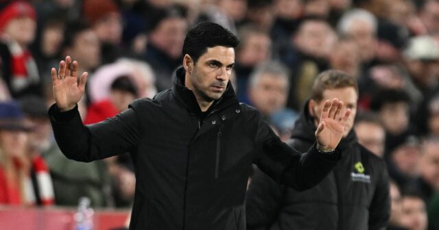 Mikel Arteta, manažér Arsenalu, hovoril s novinármi po remíze jeho strany s Brentfordom