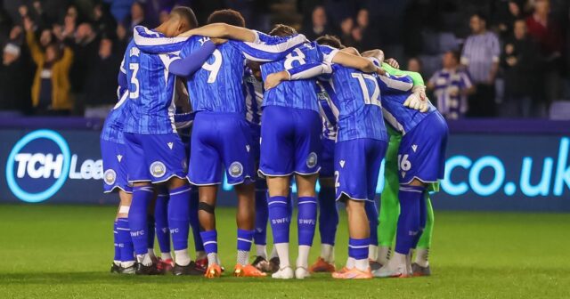 Hráči Sheffield Wednesday v tlačenici