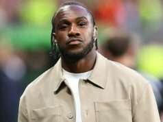 „Kluby sa na mňa po mojej havárii odmietli pozrieť“ – Antonio o prestupe do Kataru Michail Antonio na ihrisku pre finále Conference League, zatiaľ čo pracoval ako učenec