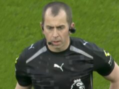 Kolekcia Tottenham vs. sa okamžite zastavila, keď rozhodca vyzval hráčov na|Futbal|Športovú aktivitu Kolekcia Tottenham vs. sa okamžite zastavila, keď rozhodca vyzval hráčov na|Futbal|Športovú aktivitu