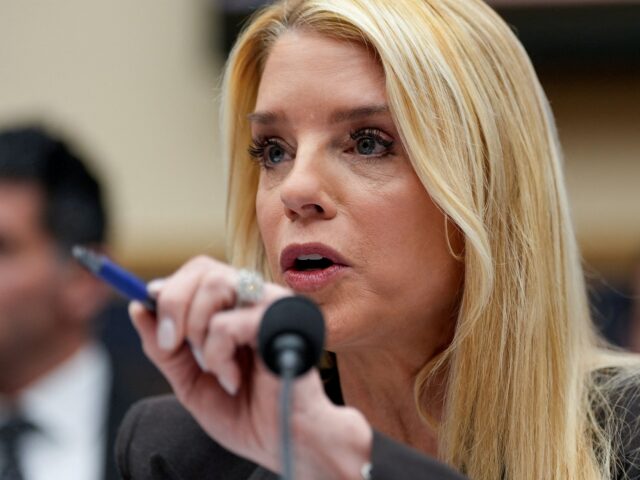 Kongresmanka nalieha na Pam Bondi, aby sa ospravedlnila obetiam Epsteina | politika
