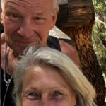 Sam Newman potvrdil, že jeho priateľstvo so Sue Stanleyovou sa vyvinulo do oddaného vzťahu po tom, čo predtým poprel klebety o romantike.