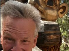 Kontroverzná osobnosť AFL Sam Newman potvrdzuje vzťah s fitness guru Sue Stanley, keď uvažuje o dovŕšení 80. Sam Newman potvrdil, že jeho priateľstvo so Sue Stanleyovou sa vyvinulo do oddaného vzťahu po tom, čo predtým poprel klebety o romantike.