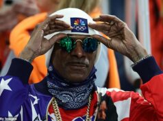 Kreditná karta Snoop Dogga bola na zimných olympijských hrách zahanbujúco ODMIETNUTÁ, keď sa pokúšal objednať cheeseburger a kuracie krídelká – predtým, ako použije voľné vstupenky na splatenie dlhu Snopp Dogg údajne dal rodine päť lístkov na sledovanie mužského finále na U-rampačke na zimných olympijských hrách po tom, čo bola jeho karta odmietnutá, keď sa pokúsil zaplatiť za jedlo.