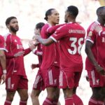 Krik po vyhadzovaní slotov pretrváva, keďže Liverpool mal šťastie proti slabému West Hamu so Spurs, ktorý dostal zostupovú podporu