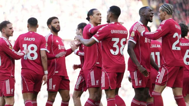 Krik po vyhadzovaní slotov pretrváva, keďže Liverpool mal šťastie proti slabému West Hamu so Spurs, ktorý dostal zostupovú podporu
