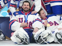 Kto je Connor Hellebuyck? Brankár tímu USA získa prezidentskú medailu slobody Kto je Connor Hellebuyck? Brankár tímu USA získa prezidentskú medailu slobody