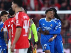 Kylian Mbappe povedal, že počul, ako Gianluca Prestianni z Benficy rasisticky zneužíval Viniciusa Jr. v play-off Ligy majstrov Prestianni, vpravo, bol obvinený z rasového zneužívania Viniciusa Jr., vľavo (AFP cez Getty Images)