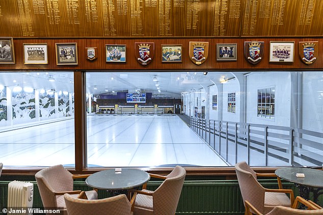 Ľad, ľadové baby! Daily Mail Sport objavuje neuveriteľné rodinné dedičstvo, Salónik hotela North Castle Hotel Stranraer má miesto na klzisku