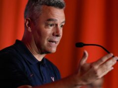 Lakers najali bývalého trénera Virginie Tonyho Bennetta ako poradcu pre draft Lakers najali bývalého trénera Virginie Tonyho Bennetta ako poradcu pre draft