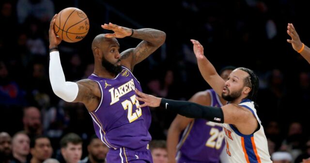 Lakers prehrali s New Yorkom Knicks na výročie výmeny Luku Doncica
