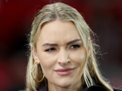 Laura Woods trolluje Richarda Keysa cez príspevok na sociálnych sieťach – „nakoniec budete mať pravdu“ MANCHESTER, ANGLICKO – 11. JANUÁRA: Laura Woodsová, športová moderátorka, reaguje pri práci na ihrisku pred zápasom tretieho kola Emirates FA Cupu medzi Manchestrom United a Brighton & Hove Albion 11. januára 2026 v Manchestri v Anglicku. (Foto Richard Sellers/Sportsphoto/Allstar cez Getty Images)