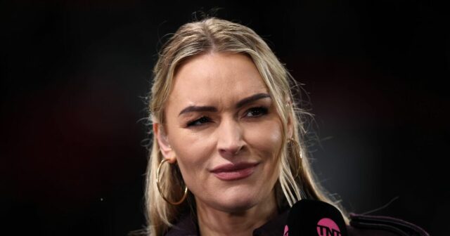 Laura Woodsová vracia úder Eni Aluko v spore o ženský futbal | Futbal | Šport
