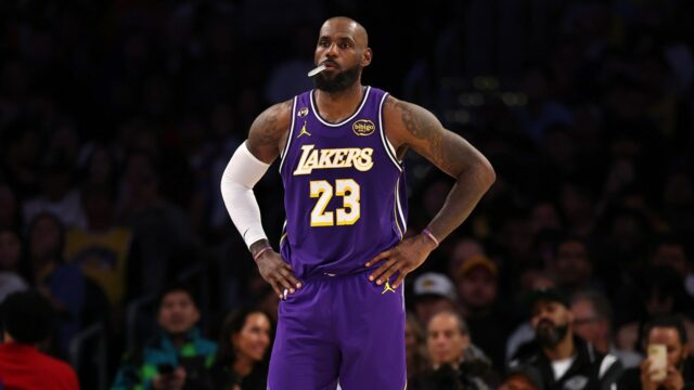 LeBron James ukončil 21-ročnú sériu All-NBA po vynechaní 18 zápasov
