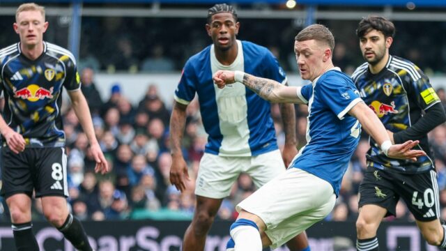 Leeds zakopne ako obľúbenec Nevilla, bývalá hviezda Chelsea, ale po darčeku v Birminghame by mohol napraviť hrozný rekord
