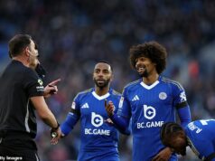 Leicester City dostal veľký odpočet bodov, čo ho uvrhlo do nebezpečenstva zostupu po sebe – po tom, čo porušil pravidlá Premier League Leicester City teraz sedí mimo zóny zostupu Championship iba na rozdiel gólu