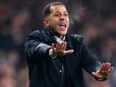 Liam Rosenior je dva zápasy vzdialený od nočnej mory Chelsea s konečným termínom na dohľad Liam Rosenior, hlavný tréner Chelsea, reaguje počas druhého zápasu semifinálového zápasu Carabao Cupu medzi Arsenalom a Chelsea