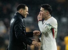 Liam Rosenior môže prvýkrát v tejto sezóne uvoľniť päť hráčov Chelsea proti Arsenalu Liam Rosenior s Enzom Fernandezom