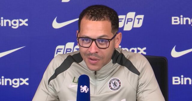 Liam Rosenior na tlačovej konferencii