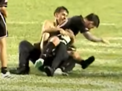 Lionel Messi riešený v ragby ako útočník na ihrisku porazil bezpečnosť superstar v alarmujúcom incidente Fanúšik je zadržaný ochrankou po tom, čo skočil na ihrisko pozdraviť Lionela Messiho